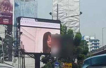 Internetda jinsiy aloqada bolgan keksa ayollar