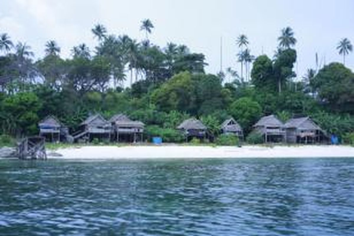 Salah satu pesona keindahan di perairan Pulau Karimata, Kabupaten Kayong Utara, Kalimantan Barat.