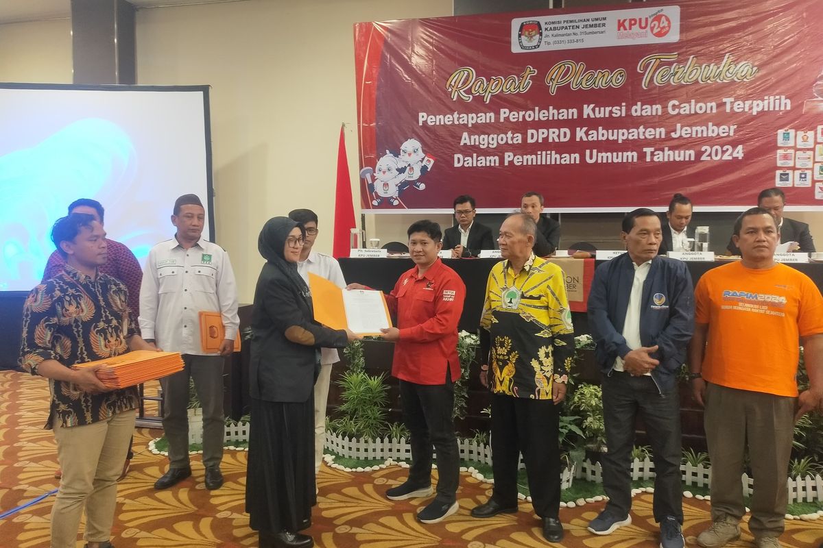 KPU Jember menetapkan calon anggota DPRD terpilih di hotel aston pada Jumat (16/8/2024)