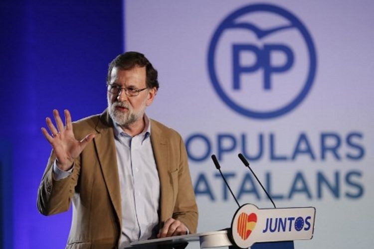 Perdana Menteri Spanyol, Mariano Rajoy, memberikan pidato di depan anggota Partai Populer di Barcelona (12/12/2017). Dia meminta pengusaha tidak hengkang dari Catalonia