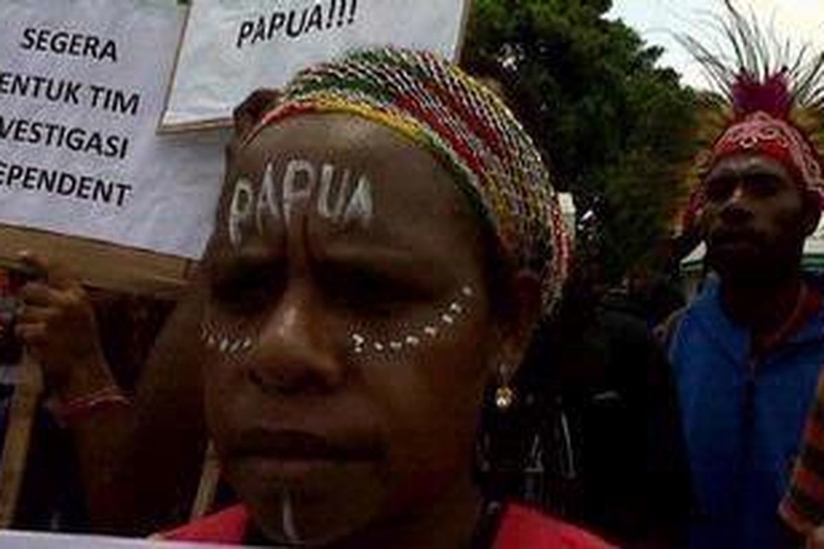 Ilustrasi: Puluhan aktivis Papua di Semarang, Rabu (26/10/2011), berunjuk rasa menuntut kedamaian di Bumi Cenderawasih.