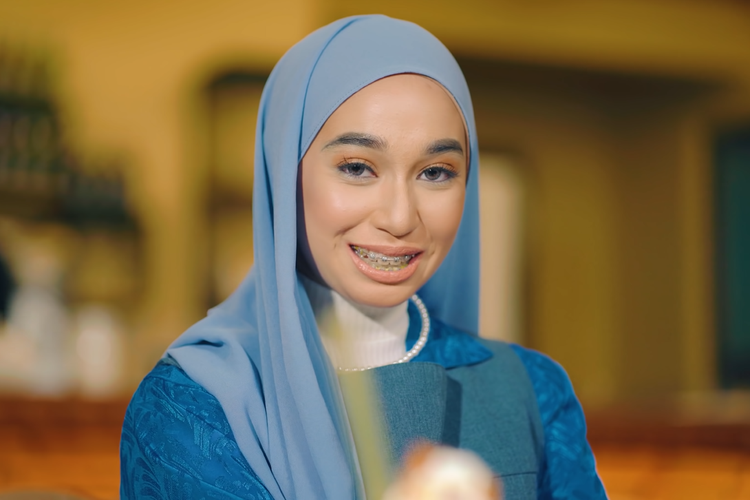 Penyanyi Malaysia Nuha Bahrin dalam video klip lagunya berjudul Casablanca