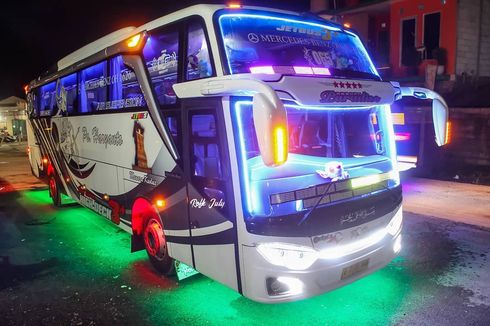 Tren Lampu LED Warna-warni pada Bus AKAP