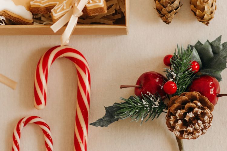 Permen tongkat adalah salah satu menu wajib yang disajikan saat Natal