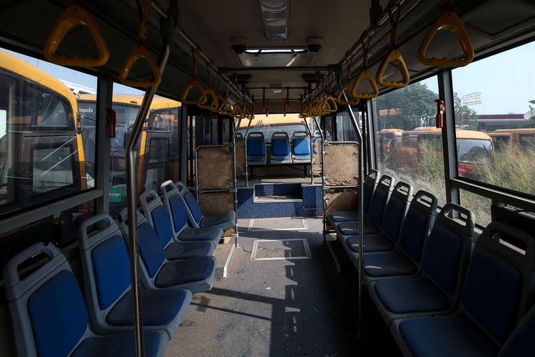 Ratusan bus Transjakarta terbengkalai di Kecamatan Dramaga, Kabupaten Bogor, Jumat (26/7/2019).