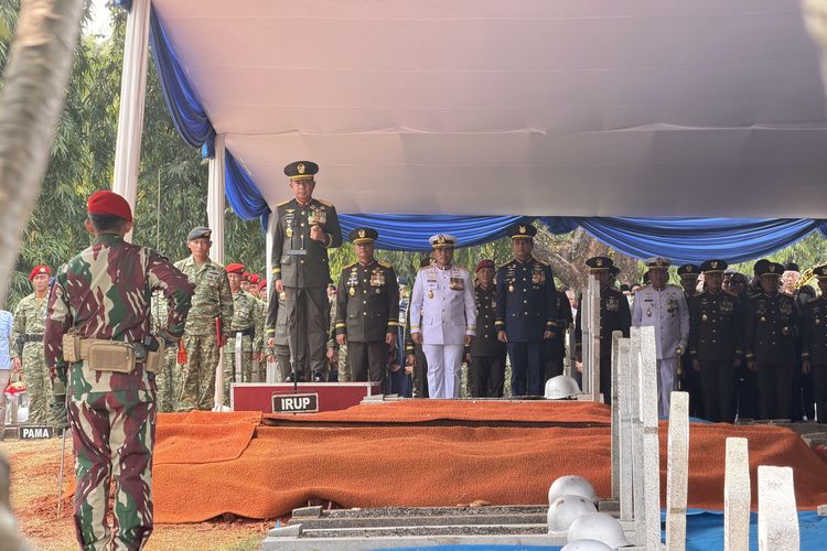 Panglima TNI Pimpin Pemakaman Militer Mantan KSAD Subagyo HS di TMP Kalibata