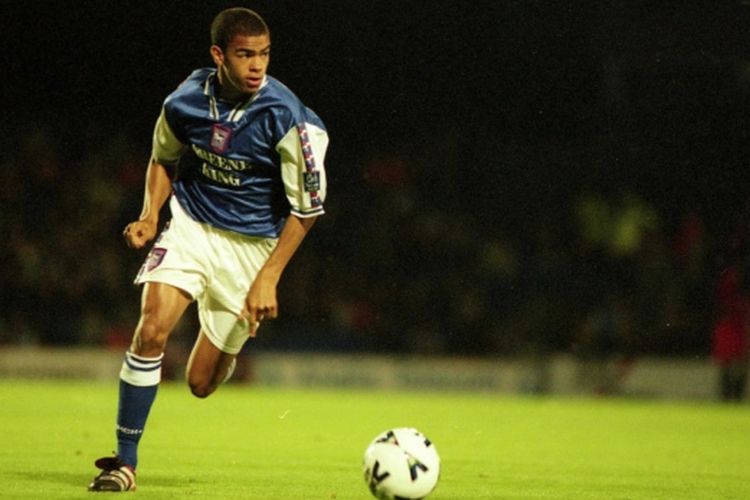 Kieron Dyer saat membela Ipswich Town pada 1998.