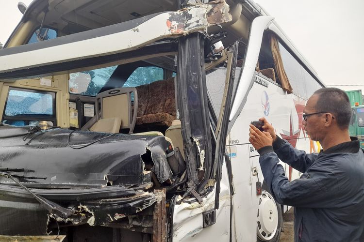 Pencuri Bus di Bekasi Tabrak Sejumlah Kendaraan karena Panik Dikejar Warga