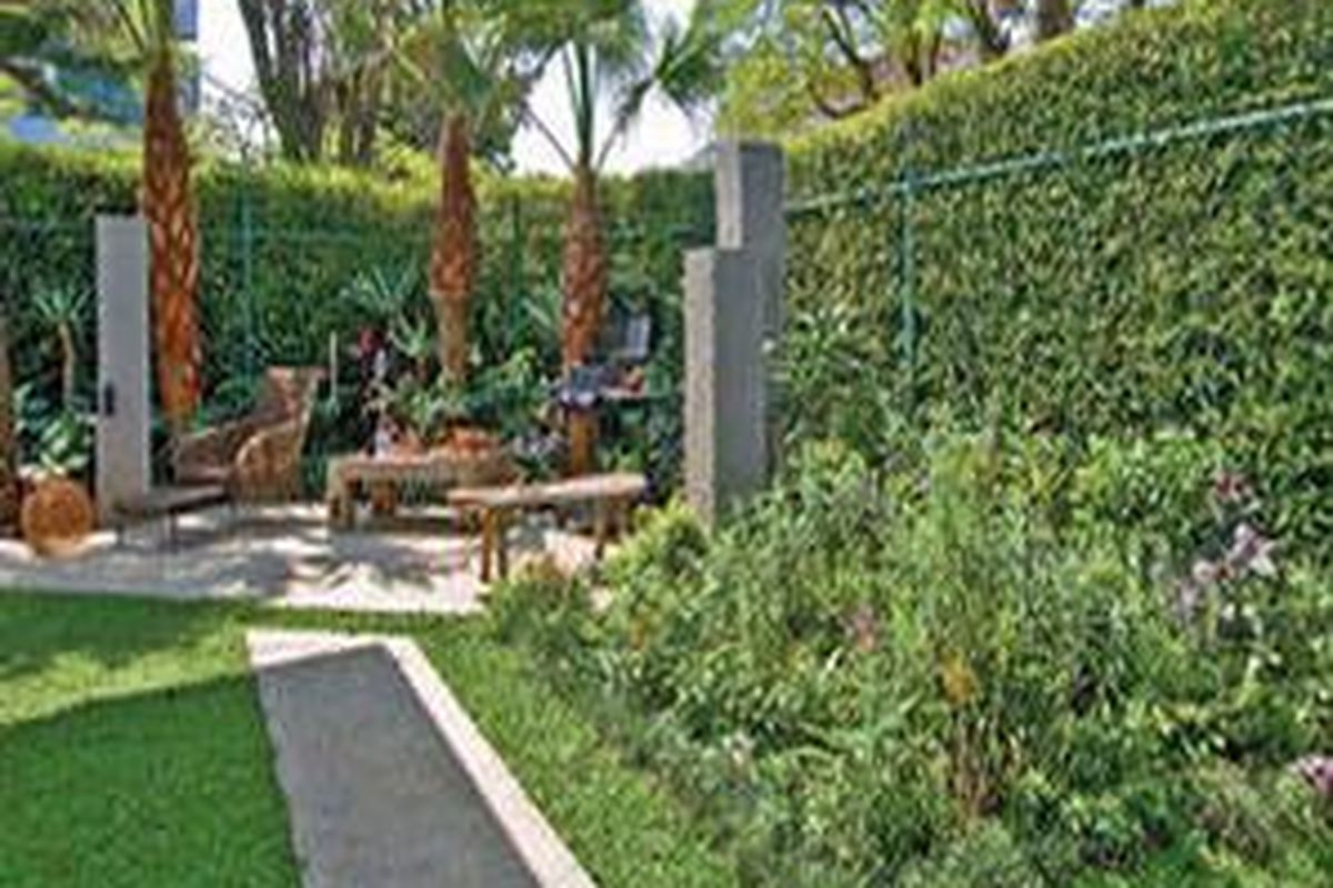 Taman indah penghalang debu dan bising  