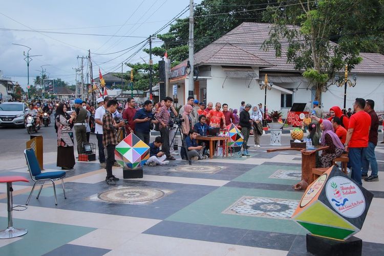 Ilustrasi kegiatan masyarakat Bangka Selatan di Himpang Lima Habang, Toboali