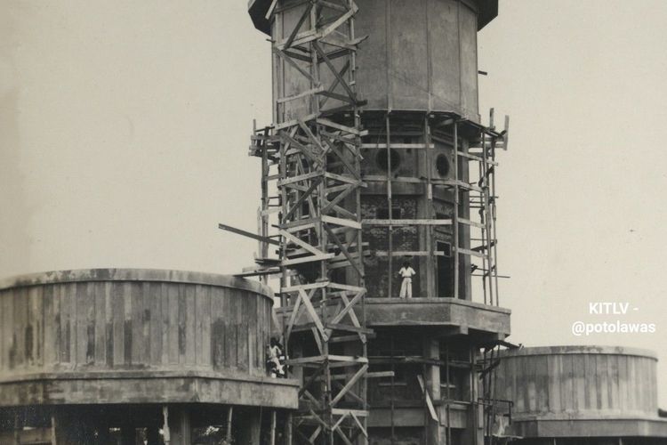 Menara air atau water toren saat pembangunan digadang-gadang oleh pemerintah Hindia Belanda sebagai bangunan tertinggi di Jambi pada 1928