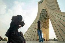 Pasangan Asal Iran Dipenjara Usai Berdansa di Menara Azadi Teheran