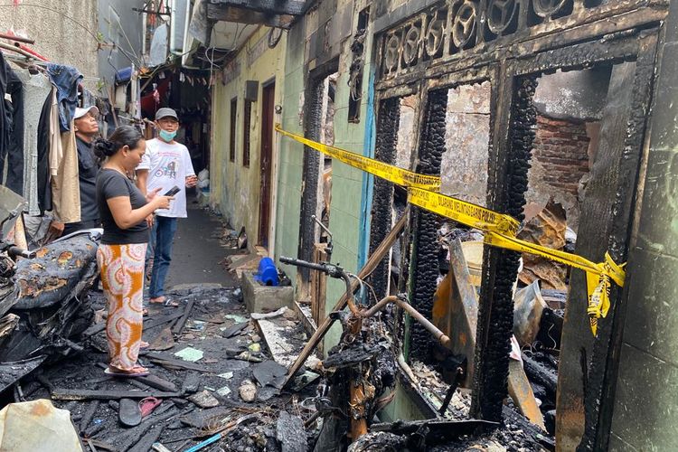 Kondisi rumah terbakar di Jalan Kampung Jawa Malang, Keagungan, Tamansari, Jakarta Barat, Rabu (3/1/2024). 