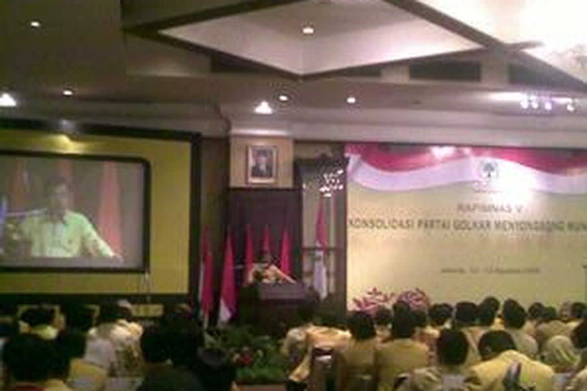 Ketua Umum Partai Golkar Jusuf Kalla membuka Rapimnas V Golkar di kantor DPP Golkar, Rabu (12/8).