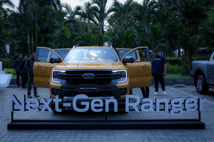 Ford Next-Generation Ranger Raptor dan Ford Everest Titanium Sapa Warga Bandung

