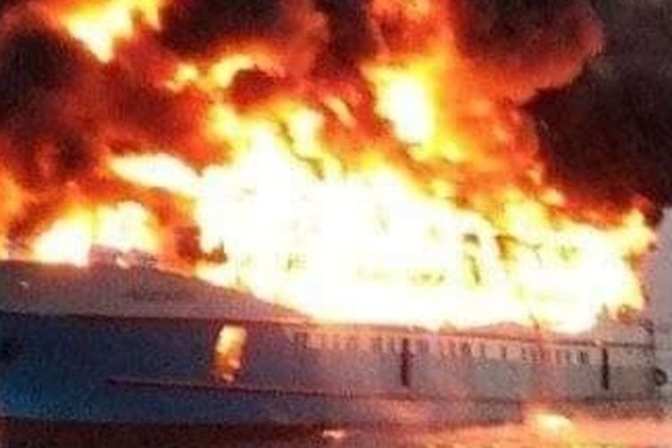 Passenger boat KM Fajar Baru 8 carrying 126 people, including children caught fire in a Sorong port, Papua on Sunday, March 7. No injuries were reported.