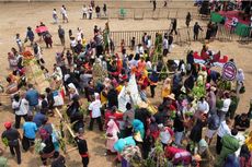 Warga di Salatiga Berebut Sayuran di Tumpeng Rombyong Usai Kirab Budaya