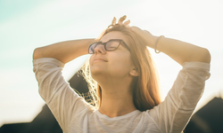 6 Cara Bahagia dengan Diri Sendiri untuk Menjaga Kesehatan Mental
