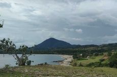 Jelajah Pantai Pasir Putih di Kaki Gunung Ndeki NTT, Ada Nanga Rawa