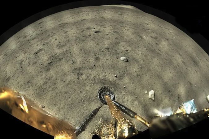 Wahana Antariksa China Kirim Foto Berwarna dari Bulan, Begini Rupanya
