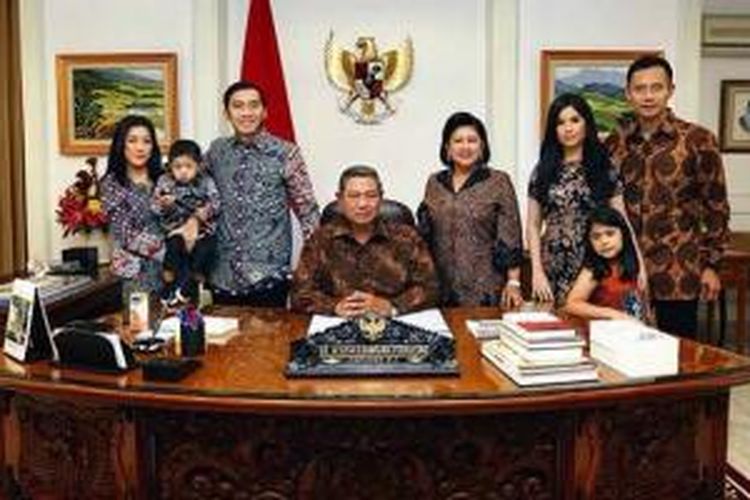 Foto yang diunggah Ibu Negara Ani Yudhoyono di akun Instagram-nya, @aniyudhoyono, Minggu (19/10/2014) sekitar pukul 14.00 WIB.  Dalam foto ini disertakan kalimat berpamitan dan permintaan maaf setelah SBY memimpin negara selama 10 tahun.