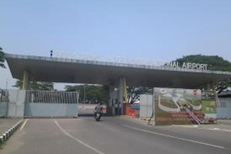 Mulai bulan Mei 2014 pintu M1 Bandara Internasional Soekarno-Hatta akan ditutup karena adanya pembangunan rel kereta api bandara, Kamis (3/4/2014).