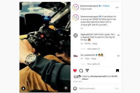 Valentino Rossi Dapat Hadiah Unik dari BMW WRT, Setir Berbentuk Setang