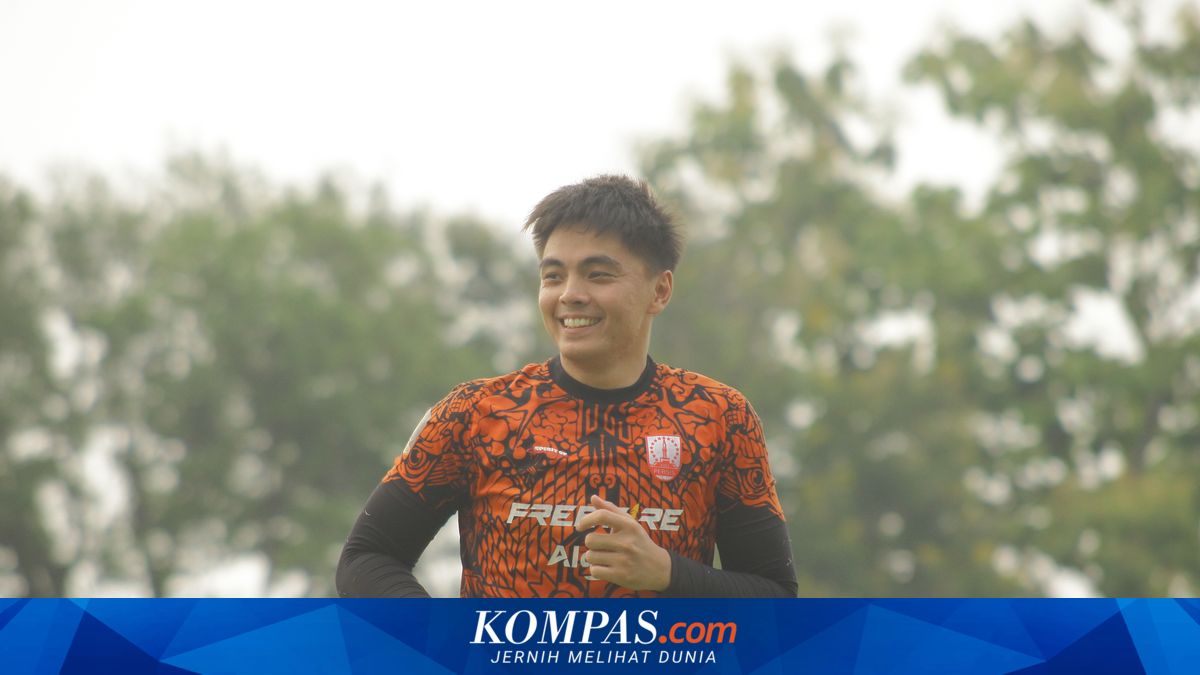 Arema FC Pertahankan Adi Satryo dan Gianluca Pandeynuwu