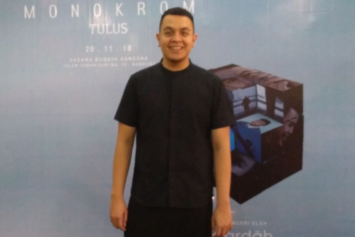 Tulus mengadakan konser Monokrom di Bandung, Selasa (20/11/2018).