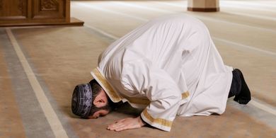 Perbedaan Sujud Syukur, Sujud Tilawah, dan Sujud Sahwi