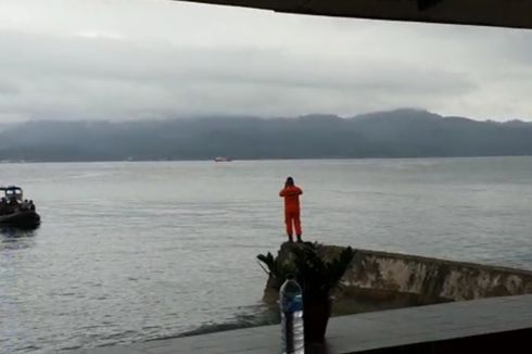 Cari Carol Merie, Petugas Menyelam Sampai Kedalaman 40 Meter di Teluk Ambon