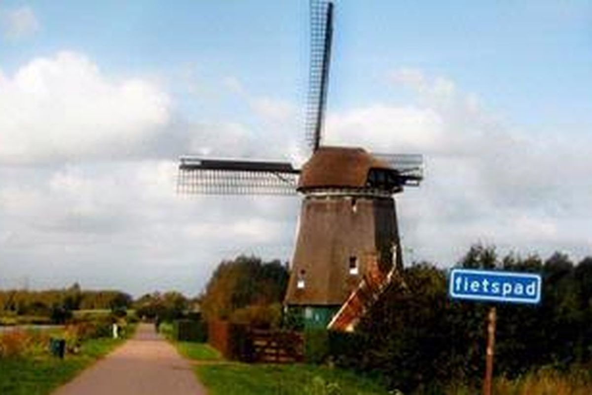 Harus dibedakan antara dokumen untuk mendaftar ke universitas dengan dokumen untuk "melamar" beasiswa.