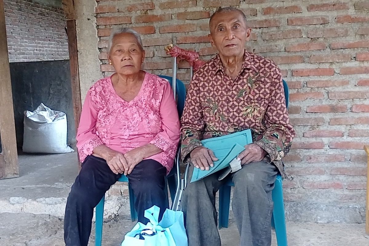 Veteran Seroja Sudarno bersama istrinya Hartini tinggal seatap dengan sapi peliharananya karena tidak memiliki cukup biaya untuk melanjutkan membangun rumahnya di Desa Sumberdodol, Kabupaten Magetan. Kandang sapi terletakkan di tengah ruangan tersebut untuk menjaga sapi agar tidak dicuri orang. Selama mejadi TNI AD sejak tahun 1964 Sudarno 4 kali menjalani operasi di Timor Timur dan mengalami luka tembak di bagian perut dan kaki.