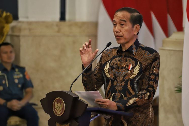 Presiden Republik Indonesia (RI) Joko Widodo saat meresmikan INA Digital sebagai GovTech Indonesia dalam rangkaian agenda Sistem Pemerintahan Berbasis Elektronik (SPBE) Summit 2024 di Istana Negara, Jakarta, Senin (27/5/2024). 