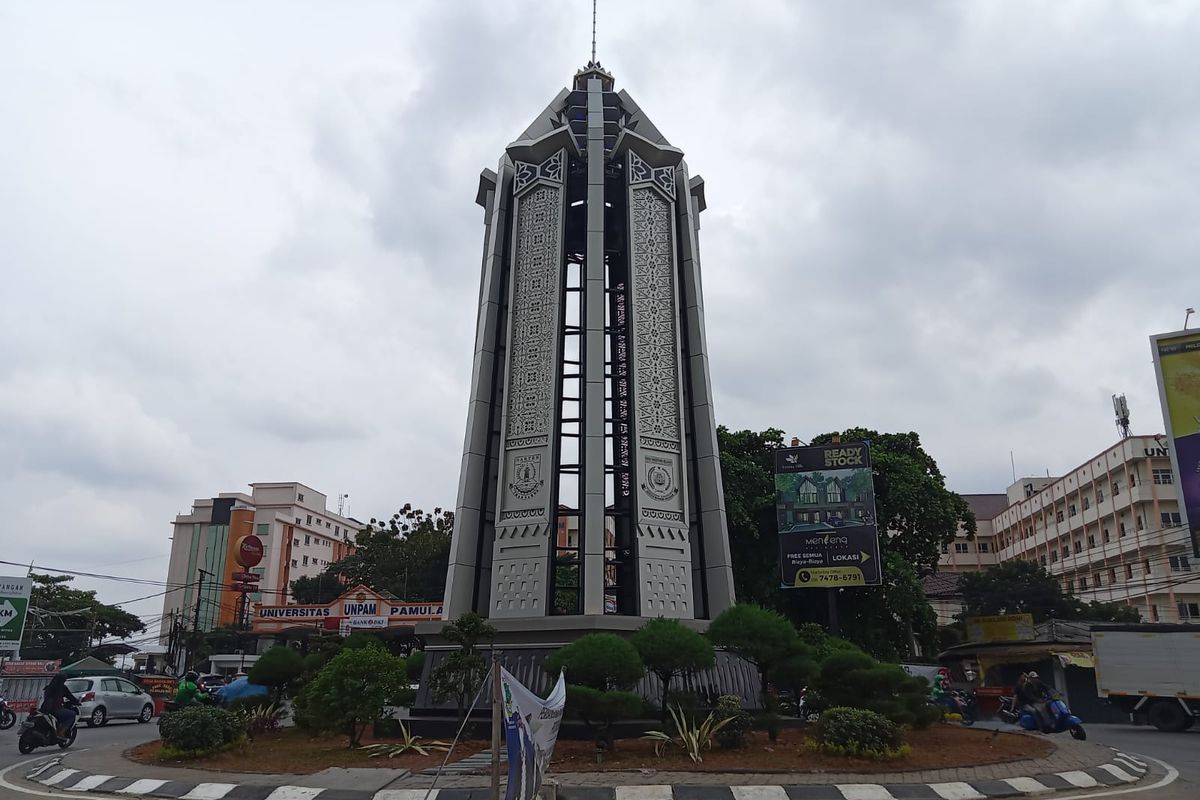 Tugu Pamulang berdiri gagah usai direvitalisasi.