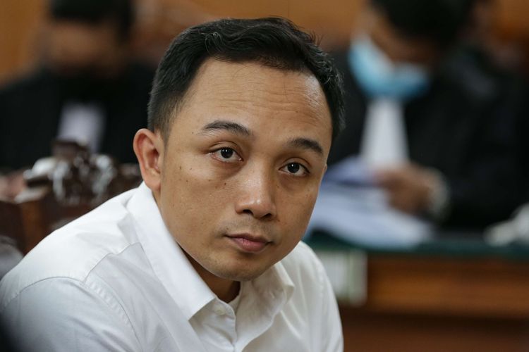 Terdakwa kasus pembunuhan berencana Brigadir J atau Nofriansyah Yosua Hutabarat, Ricky Rizal menjalani sidang di Pengadilan Negeri Jakarta Selatan, Senin (16/1/2022). Agenda sidang kali ini pembacaan tuntutan oleh Jaksa Penuntut Umum.