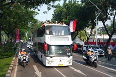 Bus Tingkat Transjakarta Antar Kontingen Olimpiade Keliling Jakarta