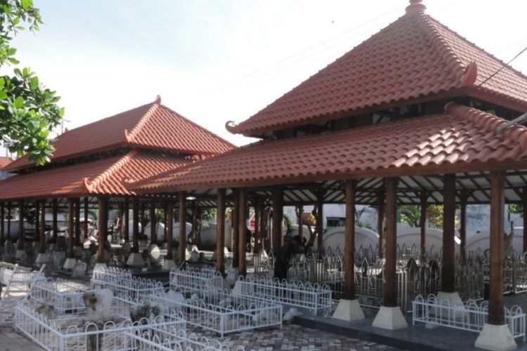Kompleks Makam Maulana Malik Ibrahim di Desa Gapura, Sukolilo, Gresik, Jawa Timur.