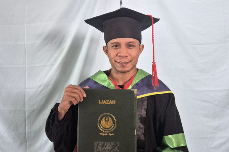 Kisah Abdul Muin, Anak Petani Sukses Jadi Wisudawan Terbaik FSIH UNJ