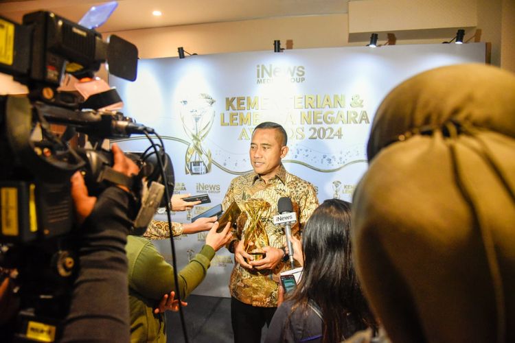 Kepala BNPT Komisaris Jenderal Polisi (Komjen Pol) Eddy Hartono dalam acara penghargaan Kementerian dan Lembaga Negara Awards 2024 digelar di MNC Convention Hall, Jakarta, Senin (14/10/2024). 