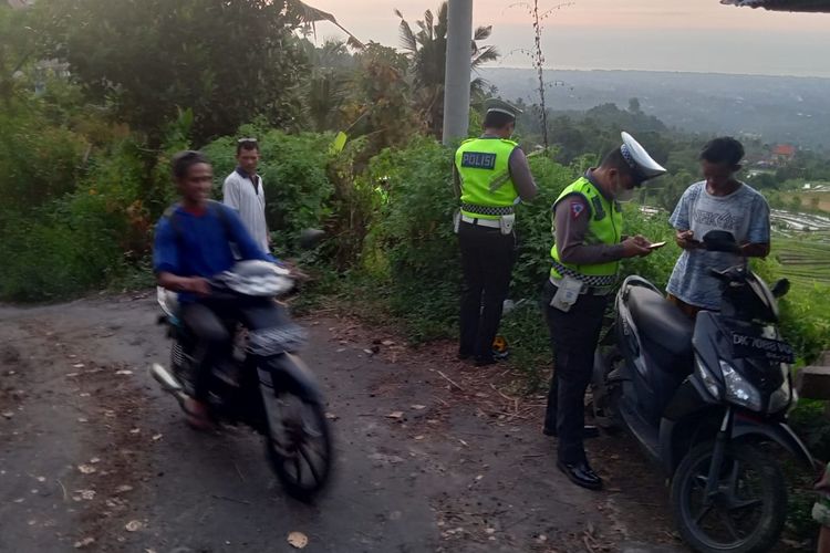 Lokasi kecelakaan yang menewaskan dua orang relawan sosial di Desa Sambangan, Kecamatan Sukasada, Kabupaten Buleleng, Provinsi Bali. 