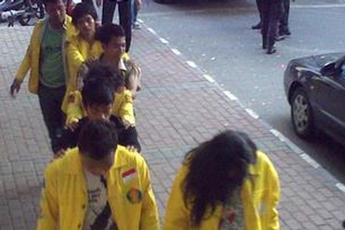 Sekitar 31 mahasiswa diamankan aparat Polda Metro Jaya, pada Rabu (19/10/2011) sore.