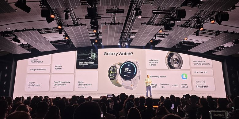 Tom Cullimore Product & Sales Strategy Samsung saat mengumumkan Galaxy Watch 7 di acara Galaxy Unpacked yang digelar di Paris, Perancis, Rabu (10/7/2024).