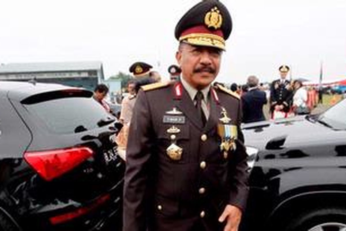 Komjen Timur Pradopo usai mengikuti perayaan HUT Ke-65 TNI di Lanud Halim Perdanakusuma, Jakarta, Selasa (5/10/2010). Ia dicalonkan sebagai Kapolri untuk menggantikan Jenderal (Pol) Bambang Hendarso Danuri yang akan memasuki masa pensiun.