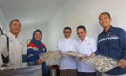Pertamina NRE Dukung Nelayan Subang Olah Limbah Ikan Jadi Cuan