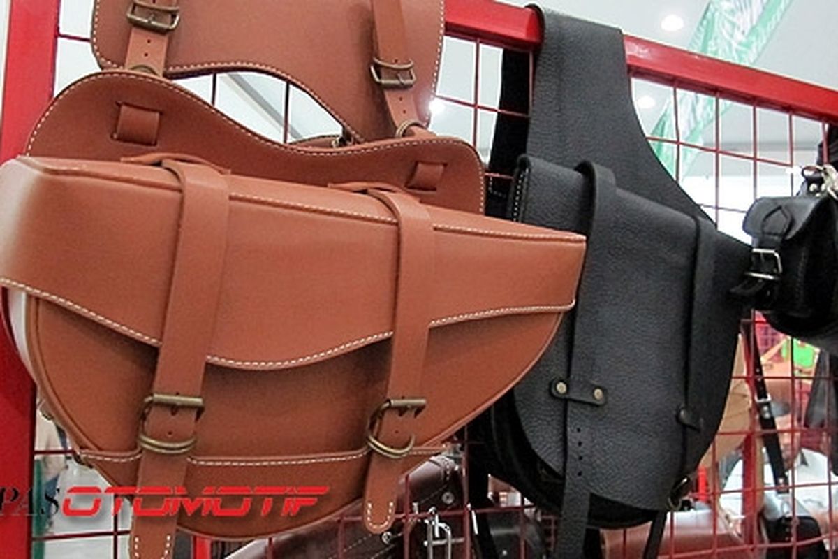 Saddle bag cocok sebagai pengganti boks. Bisa dipesan sesuai spesifikasi sepeda motor.