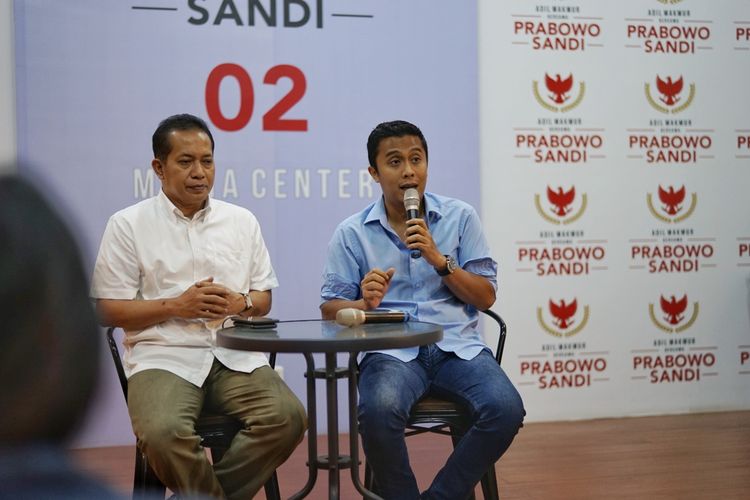 Juru bicara BPN Vasco Ruseimy saat menggelar konferensi pers di media center pasangan Prabowo-Sandiaga, Jalan Kertanegara, Jakarta Selatan, Kamis (9/5/2019).