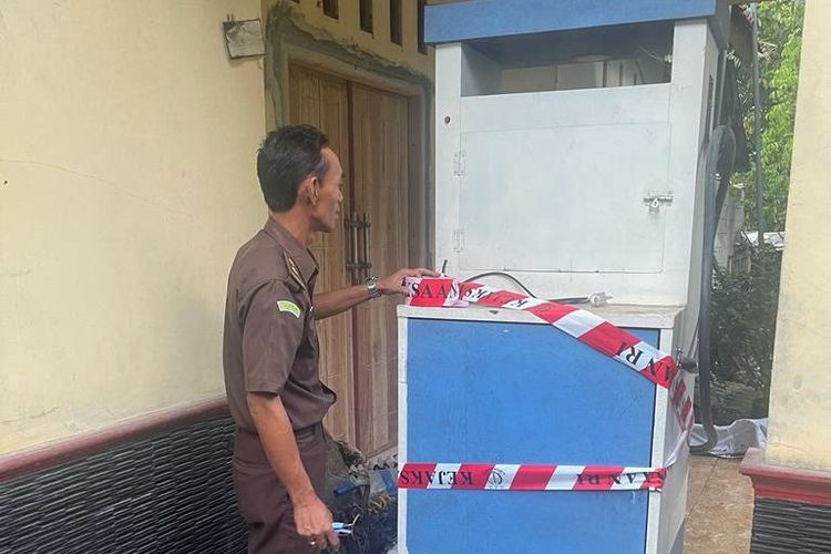 Kejaksaan Negeri (Kejari) Purbalingga, Jawa Tengah menyita satu unit Pom Mini atau mesin penjual bahan bakar minyak (BBM) eceran milik Puskesmas Kutasari, Selasa (5/12/2023) lalu.