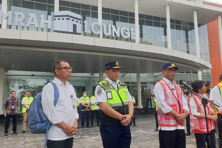 Menteri Perhubungan Budi Karya Sumadi meminta agar Angkasa Pura II dapat memaksimalkan slot antrean pesawat terbang yang akan take off dan landing di Bandara Soekarno-Hatta, Jumat (23/12/2022).