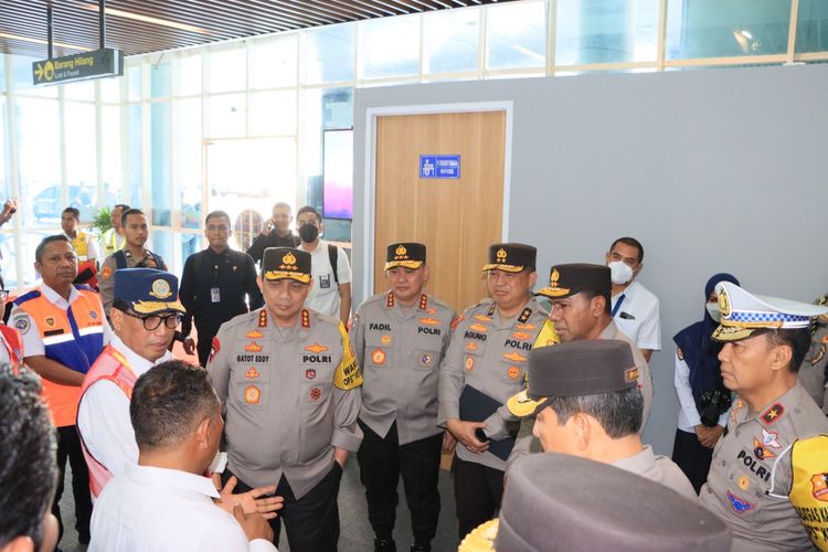 Foto : Wakil Kepala Kepolisian Negara Republik Indonesia, Komjen. Pol. Gatot Eddy Pramono, melakukan peninjauan di sejumlah titik venue KTT ASEAN Summit 2023 guna memastikan persiapan dan kesiapan sarana maupun prasarana, pada Rabu (26/04/2023) kemarin